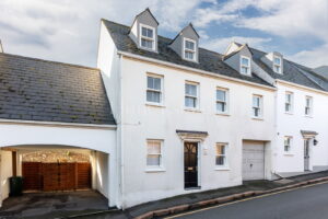 Four Bedroom, Three Bathroom Town House With Single Garage &nbsp;