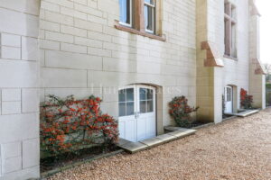 Elegant Apartment In Country Setting