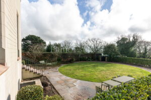 Elegant Apartment In Country Setting