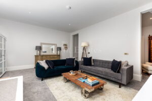 Elegant Apartment In Country Setting