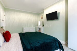 Modern Two-Bedroom First Floor Apartment