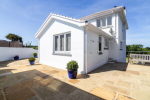 Impressive Detached House With Stunning Rural Views And Four Car Garaging