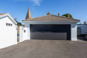 Impressive Detached House With Stunning Rural Views And Four Car Garaging