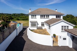 Impressive Detached House With Stunning Rural Views And Four Car Garaging