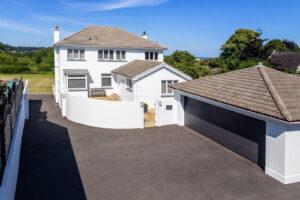 Impressive Detached House With Stunning Rural Views And Four Car Garaging