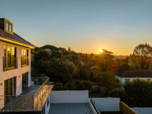 PREMIUM FIXTURES, GREAT SEA VIEWS OF ST AUBIN’S BAY AND READY TO JUST MOVE IN!