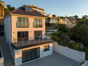 PREMIUM FIXTURES, GREAT SEA VIEWS OF ST AUBIN’S BAY AND READY TO JUST MOVE IN!