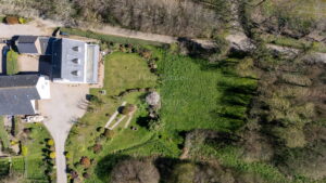 Private country home with annexes and surrounding land