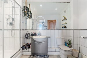 SPACIOUS TWO BEDROOM APARTMENT WITH BREATHTAKING VIEWS