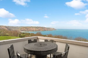 SPACIOUS TWO BEDROOM APARTMENT WITH BREATHTAKING VIEWS