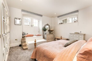 Elegant Two Bedroom Duplex Apartment In Country Setting