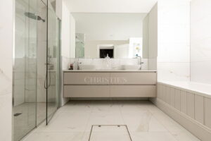 Elegant Two Bedroom Duplex Apartment In Country Setting