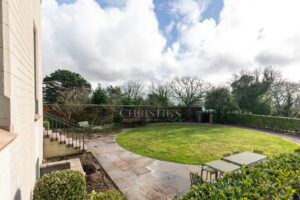 Elegant Two Bedroom Duplex Apartment In Country Setting