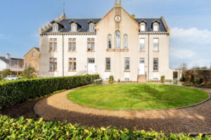 Elegant Two Bedroom Duplex Apartment In Country Setting