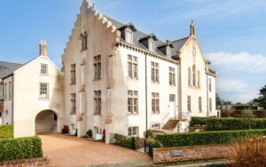 Elegant Two Bedroom Duplex Apartment In Country Setting