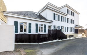 One bedroom first floor apartment with parking close to Millbrook