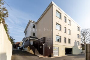 One bedroom first floor apartment with parking close to Millbrook