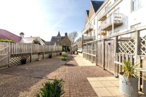 One bedroom first floor apartment with parking close to Millbrook