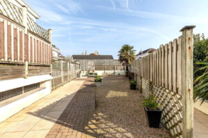 One bedroom first floor apartment with parking close to Millbrook