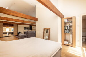 Private country home with annexes and surrounding land