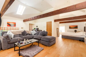 Private country home with annexes and surrounding land