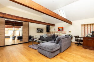 Private country home with annexes and surrounding land