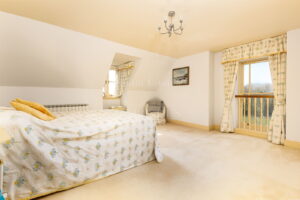 Private country home with annexes and surrounding land