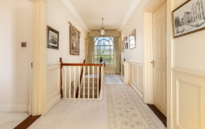 Private country home with annexes and surrounding land