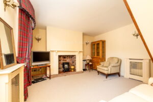 Private country home with annexes and surrounding land