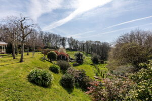 Private country home with annexes and surrounding land