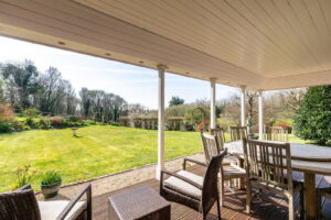 Private country home with annexes and surrounding land