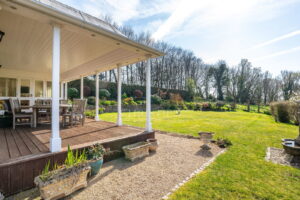 Private country home with annexes and surrounding land