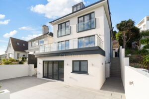 PREMIUM FIXTURES, GREAT SEA VIEWS OF ST AUBIN’S BAY AND READY TO JUST MOVE IN!