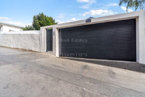 PREMIUM FIXTURES, GREAT SEA VIEWS OF ST AUBIN’S BAY AND READY TO JUST MOVE IN!