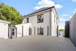 PREMIUM FIXTURES, GREAT SEA VIEWS OF ST AUBIN’S BAY AND READY TO JUST MOVE IN!