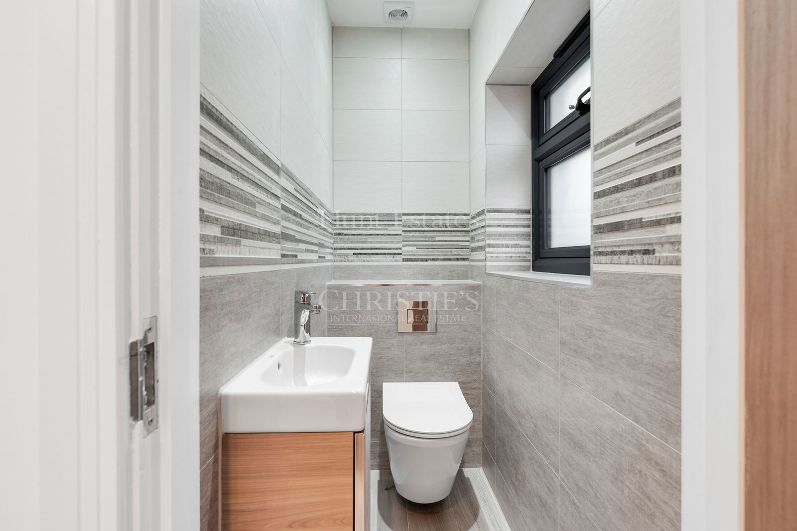 4 Bedroom Single Family Home/House's Image 16