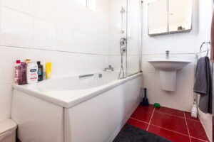 Detached Bungalow With Swimming Pool