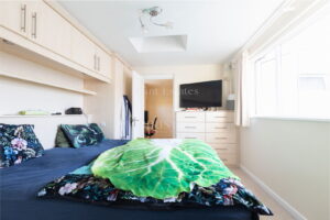 Detached Bungalow With Swimming Pool