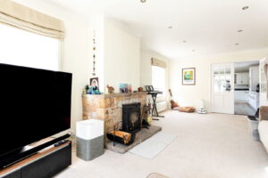 Detached Bungalow With Swimming Pool