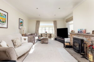 Detached Bungalow With Swimming Pool