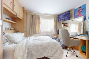 Detached Bungalow With Swimming Pool