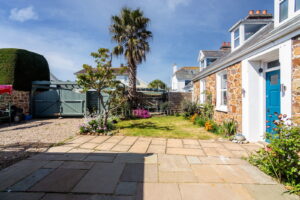Attractive Two Generation Detached Granite Cottage Near The Beach