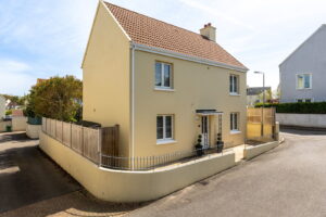 &nbsp;Detached Gated Family Home