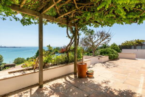 Stunning Views Overlooking The Bay