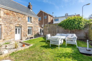 Charming One-Bedroom Garden Apartment