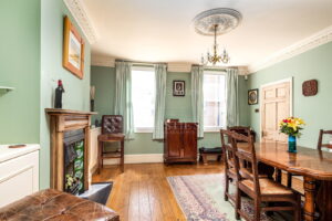 Elegant Georgian Town House With Parking