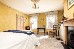 Elegant Georgian Town House With Parking