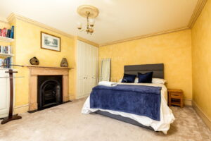 Elegant Georgian Town House With Parking