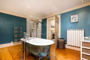 Elegant Georgian Town House With Parking