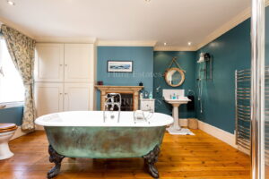 Elegant Georgian Town House With Parking